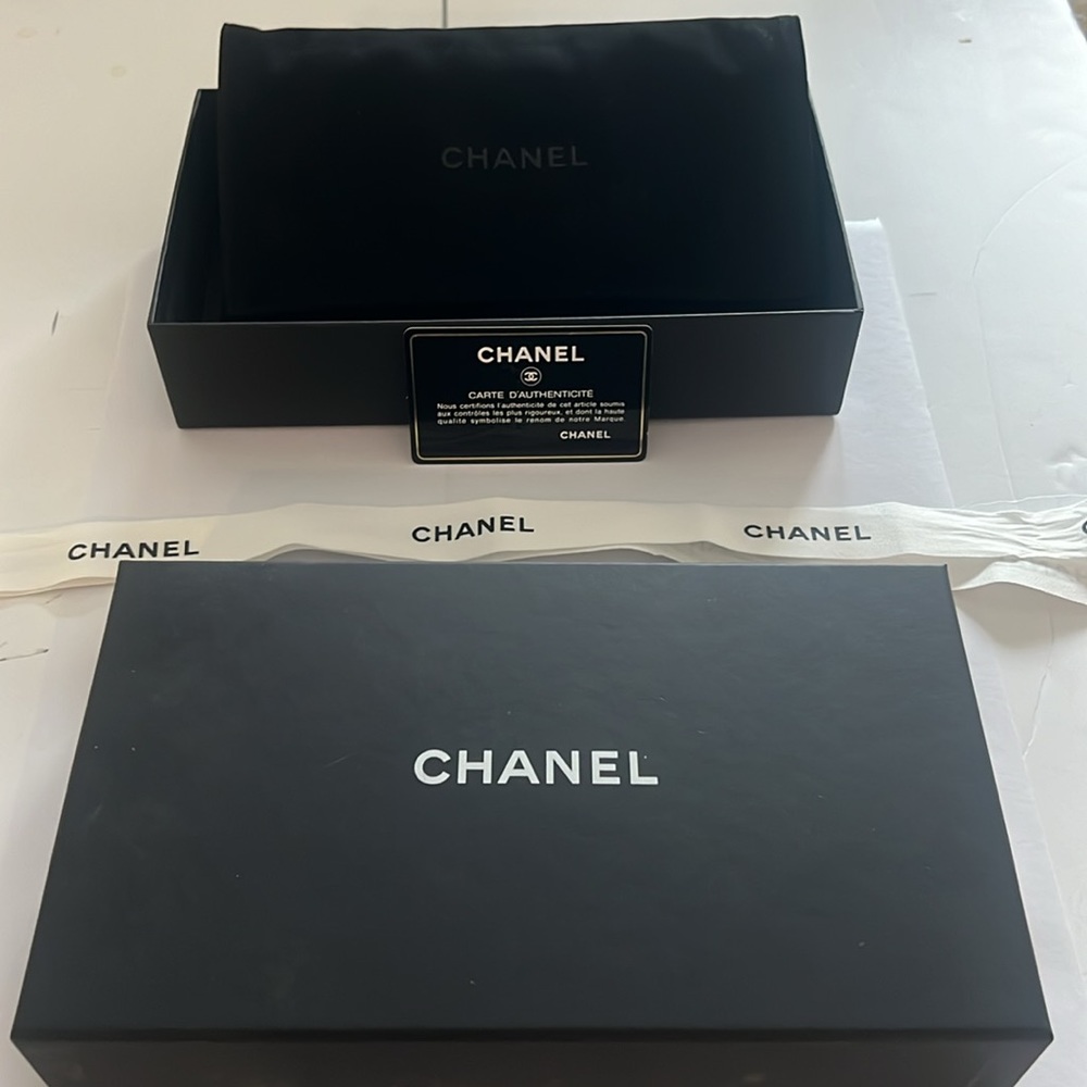 Chanel iPhone 13 Pro Max wallet. - Picture 9 of 9
